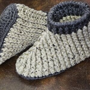 Crochet Beautiful thick soft indoor shoes